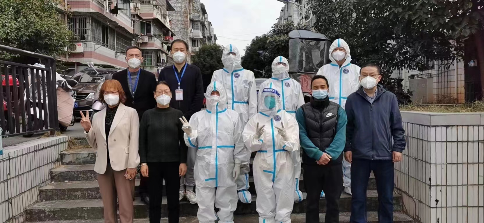 梨树园北苑社区太阳成集团tyc138集团志愿者合影.jpg