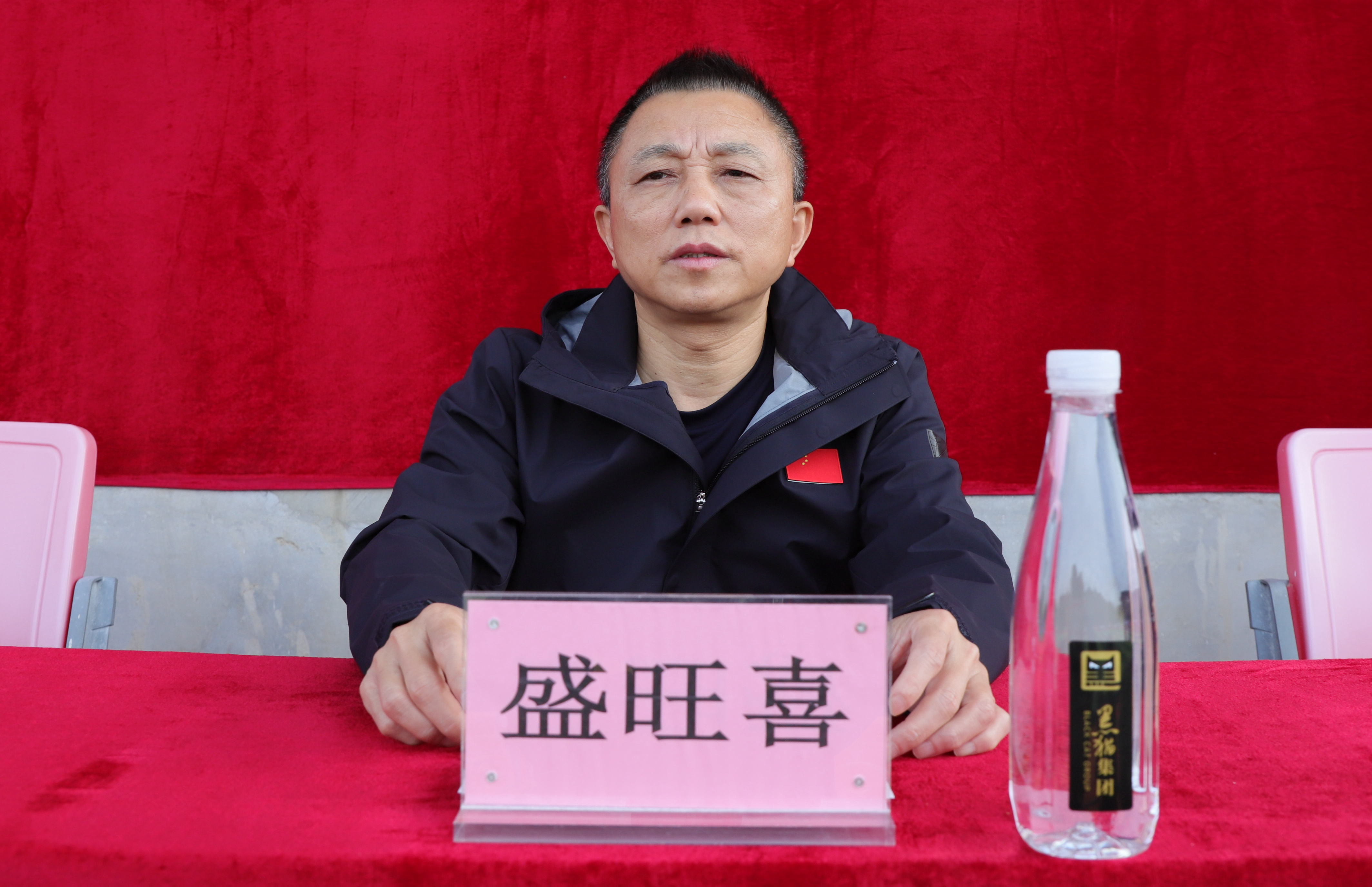 图2 盛旺喜观看比赛.jpg