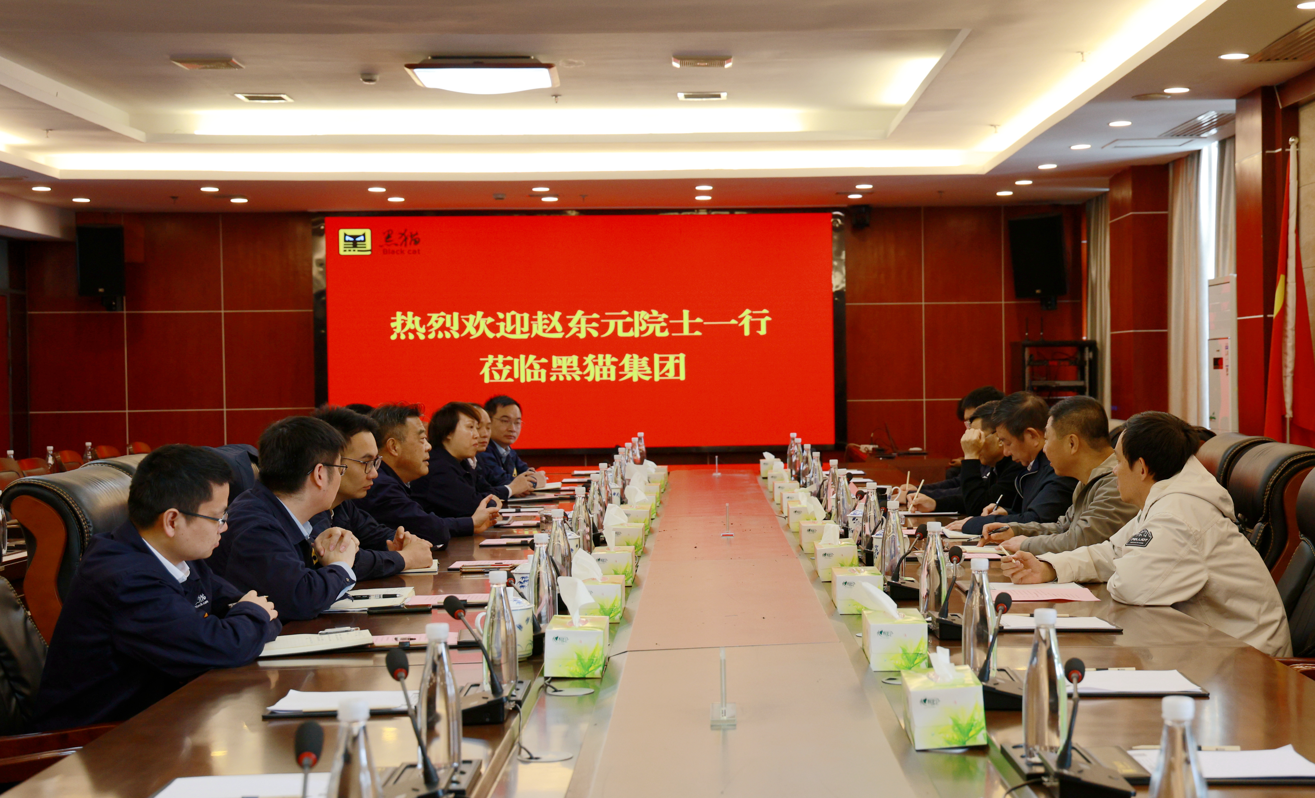 图1 座谈会.jpg