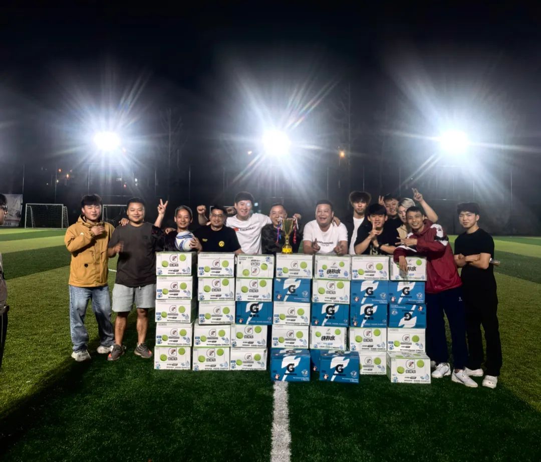 太阳成集团tyc138集团足球队合影2.jpg